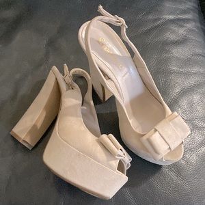 Beautiful rare VTG Ludovica platform heels